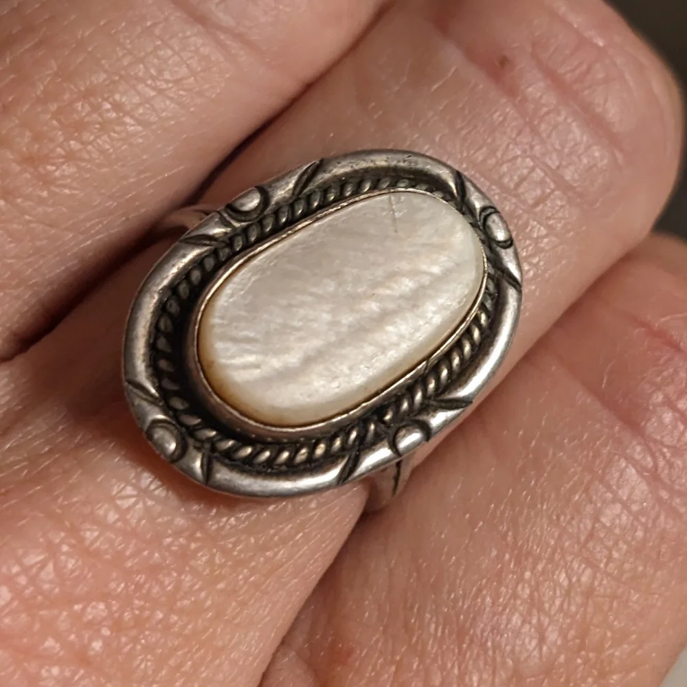 VTG SIGNED J-R-LAKE NAVAJO STERLING SILVER MOP RING SZ.8 - Picture 4 of 7